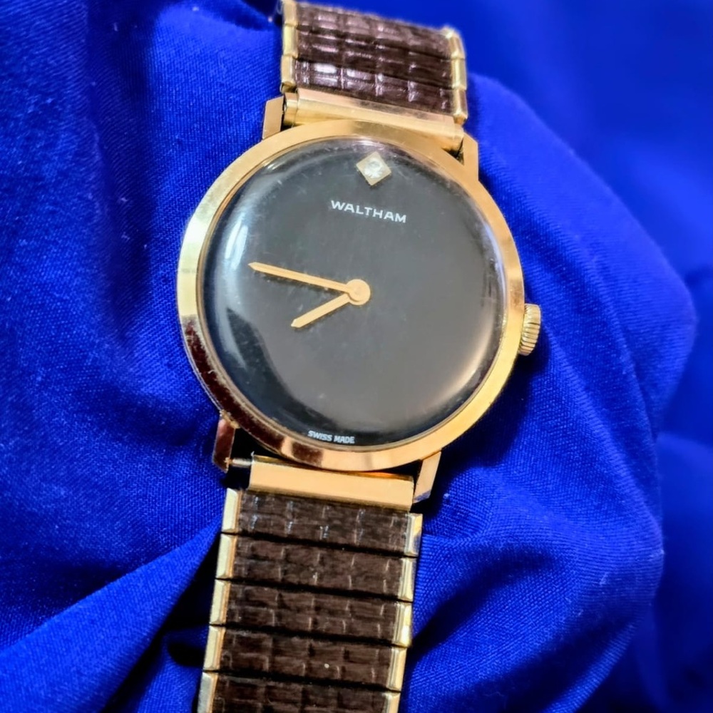 Waltham Minimalistic Swiss Made Manual Wind Circa 1960s Mens Watch